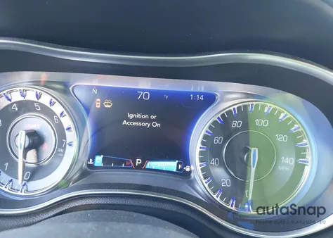 2018 Chrysler 300 Touring из США, поврежденный, VIN 2C3CCAAG6JH265190